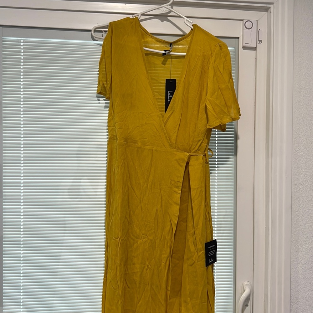 Lulus- wrap dress- size M-NEW!